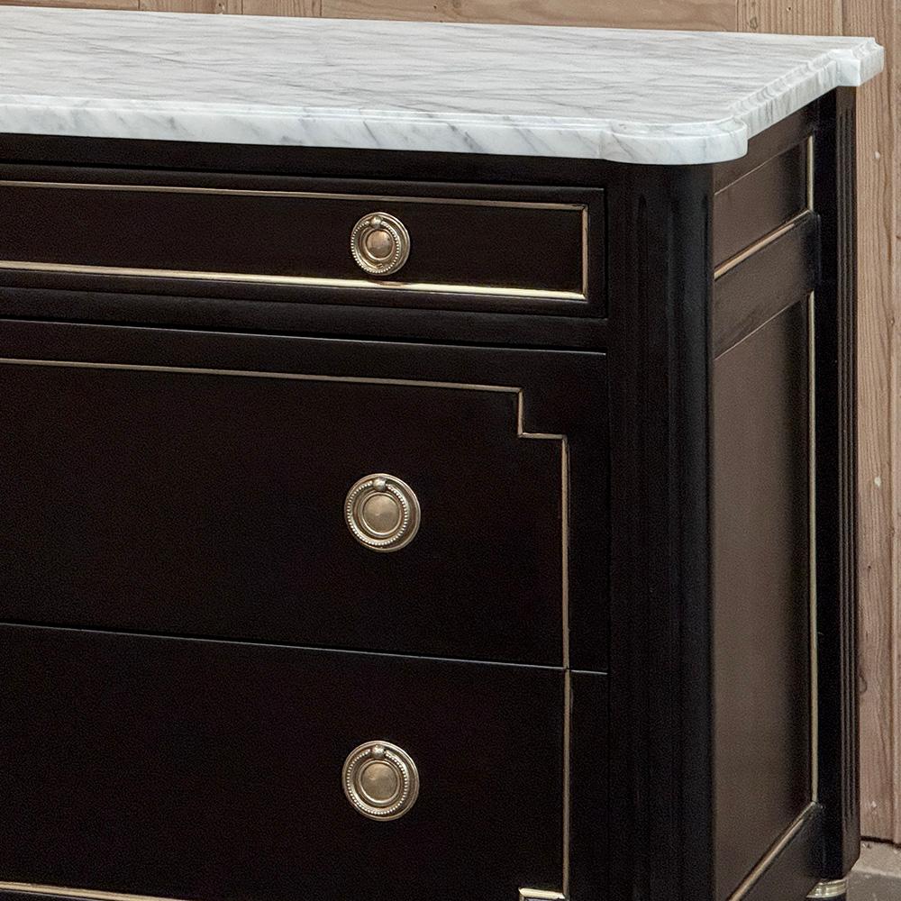 Antique French Louis XVI Mahogany Commode with Carrara Marble (Messing) im Angebot