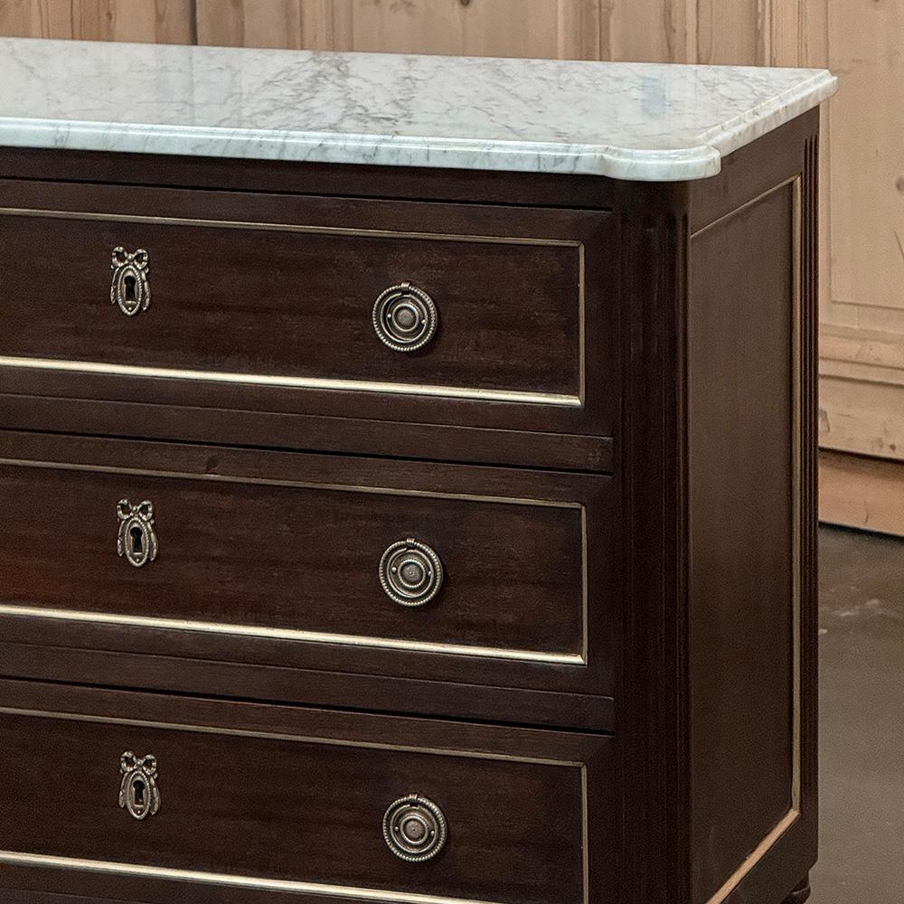 Ancienne commode française Louis XVI en acajou avec marbre de Carrare en vente 2
