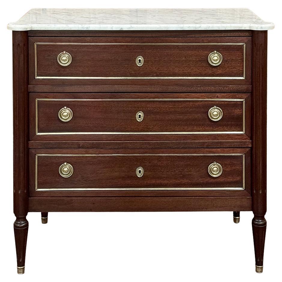 Antike französische Mahagoni-Kommode im Louis-XVI.-Stil mit Carrara-Marmor