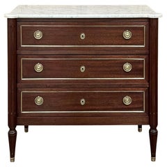 Antike französische Mahagoni-Kommode im Louis-XVI.-Stil mit Carrara-Marmor