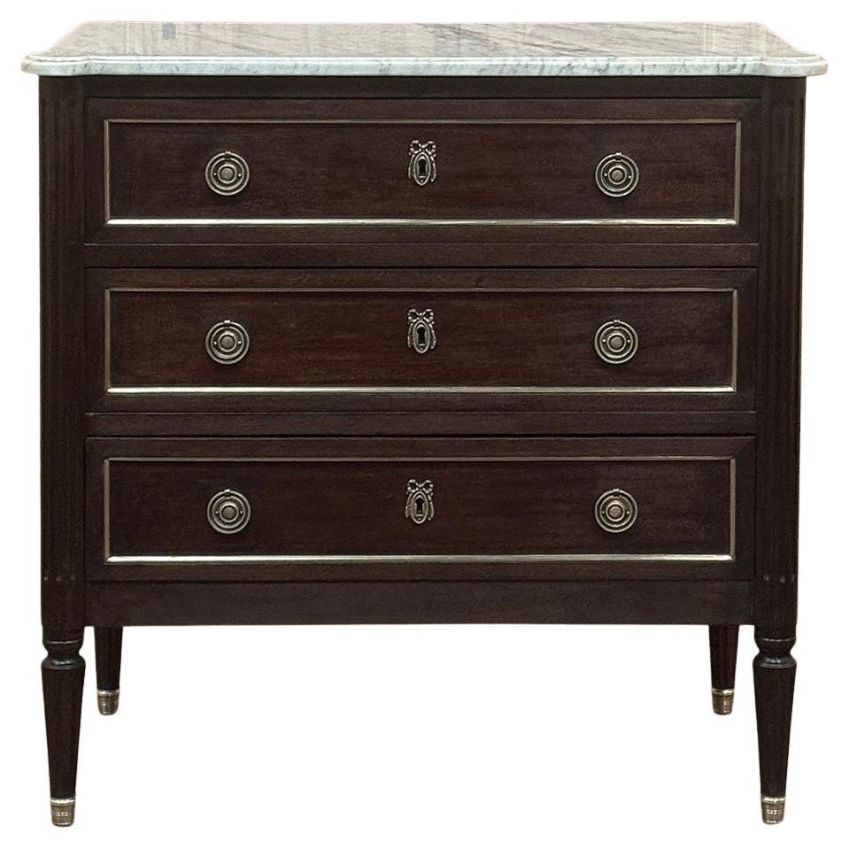 Ancienne commode française Louis XVI en acajou avec marbre de Carrare en vente