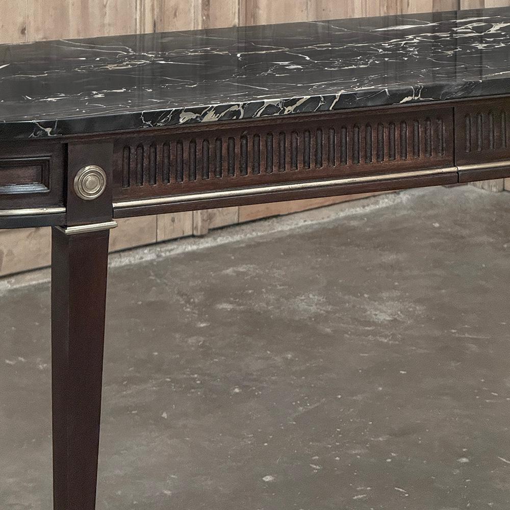 Ottone Antique French Louis XVI Console in mogano con marmo nero in vendita