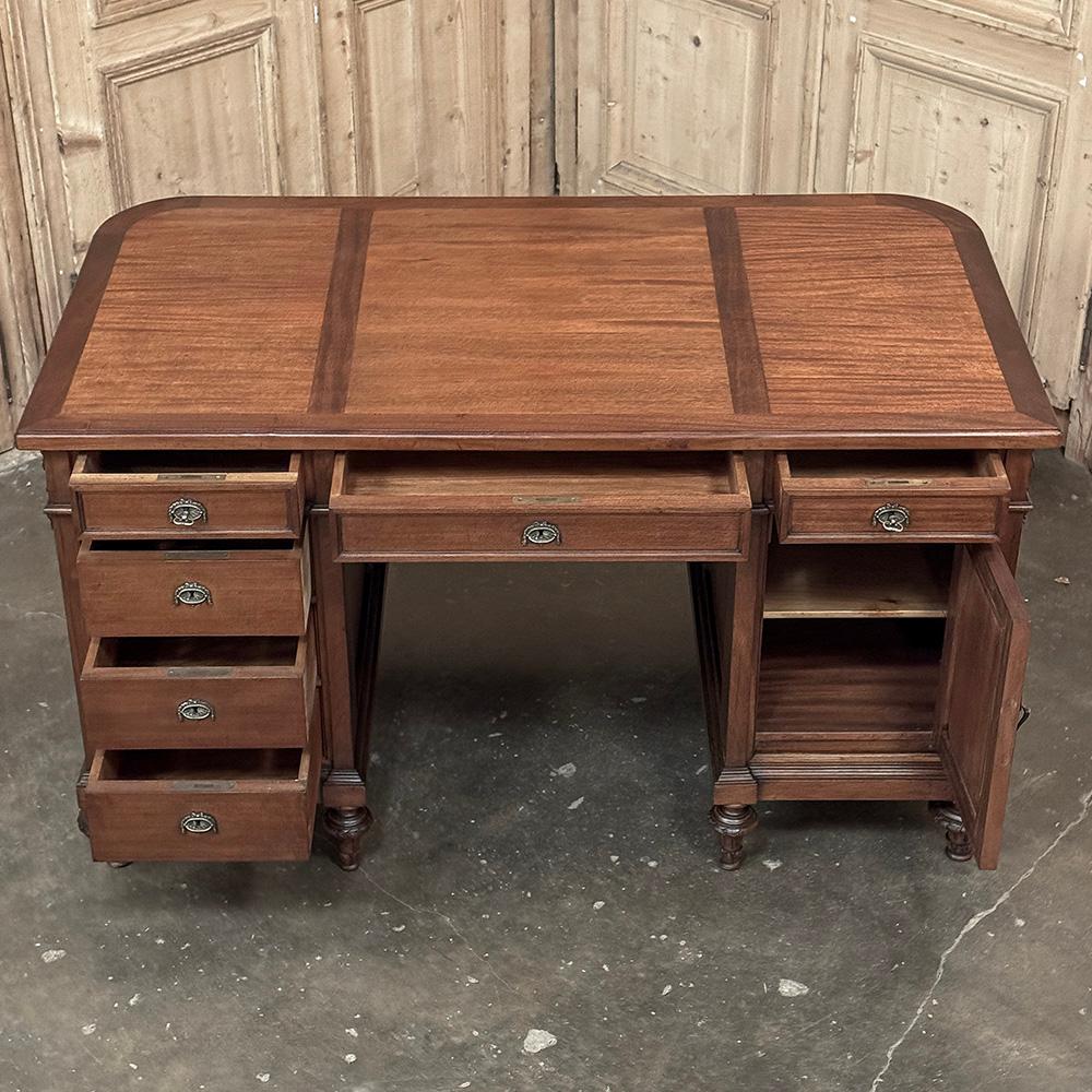 Antiguo Escritorio Ejecutivo Francés Luis XVI de Caoba en venta 6