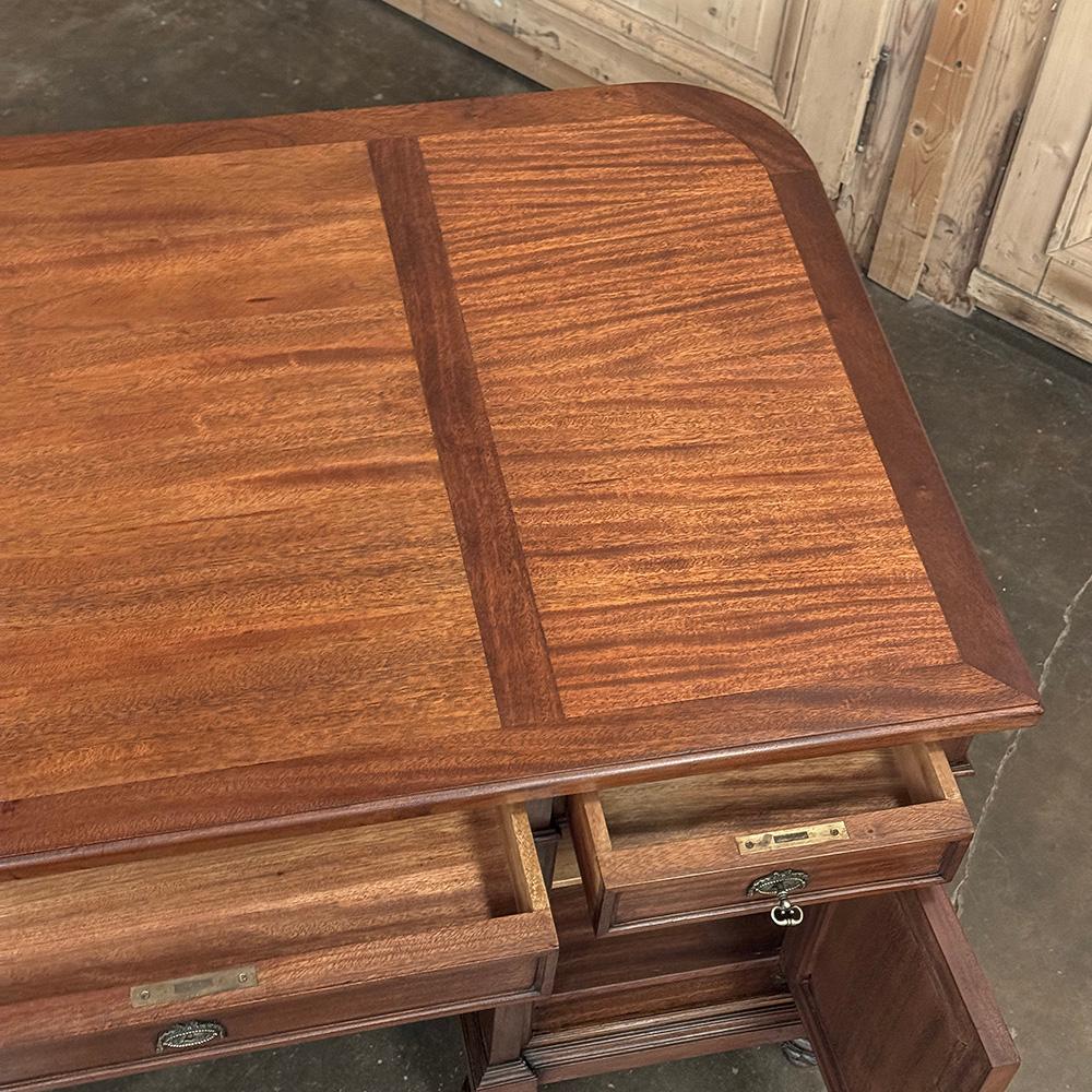 Antiguo Escritorio Ejecutivo Francés Luis XVI de Caoba en venta 10