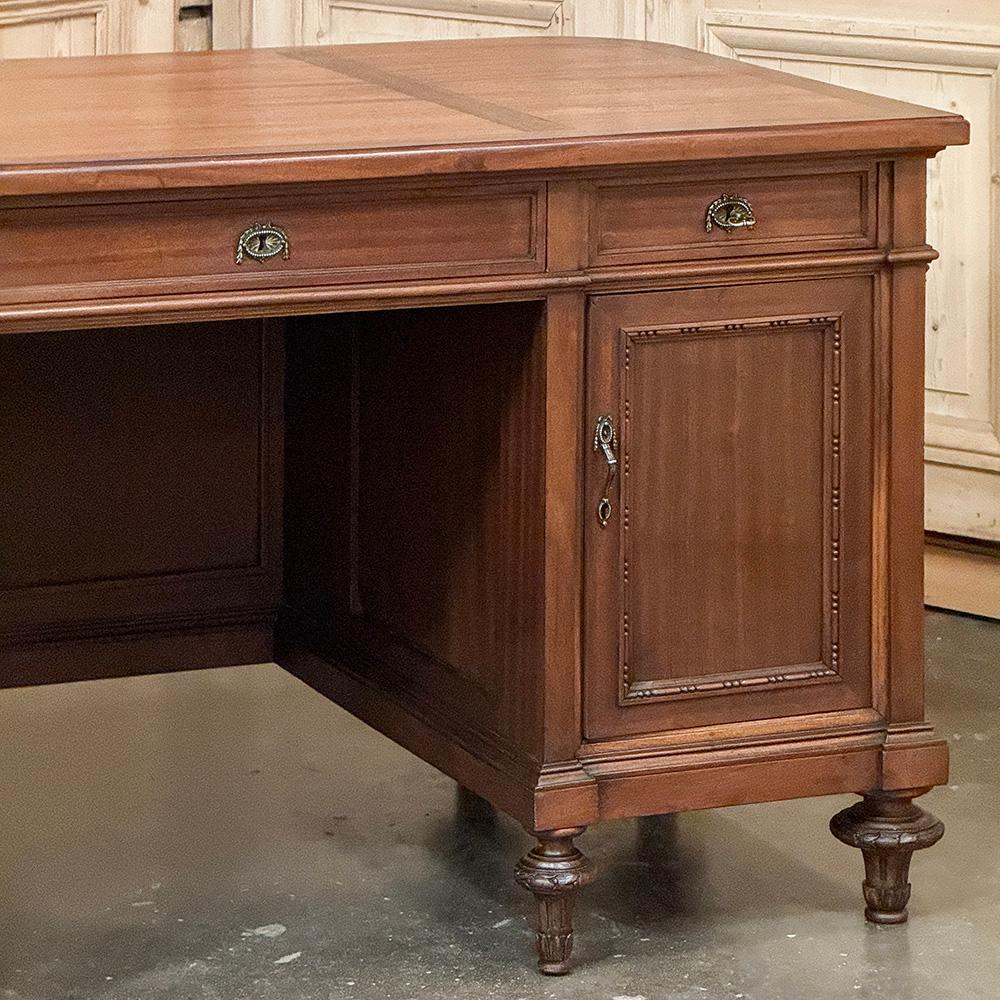 Antiguo Escritorio Ejecutivo Francés Luis XVI de Caoba en venta 1