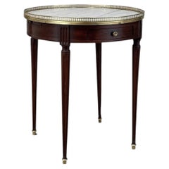 Antique French Louis XVI Mesa Bouillotte de caoba con tapa de mármol