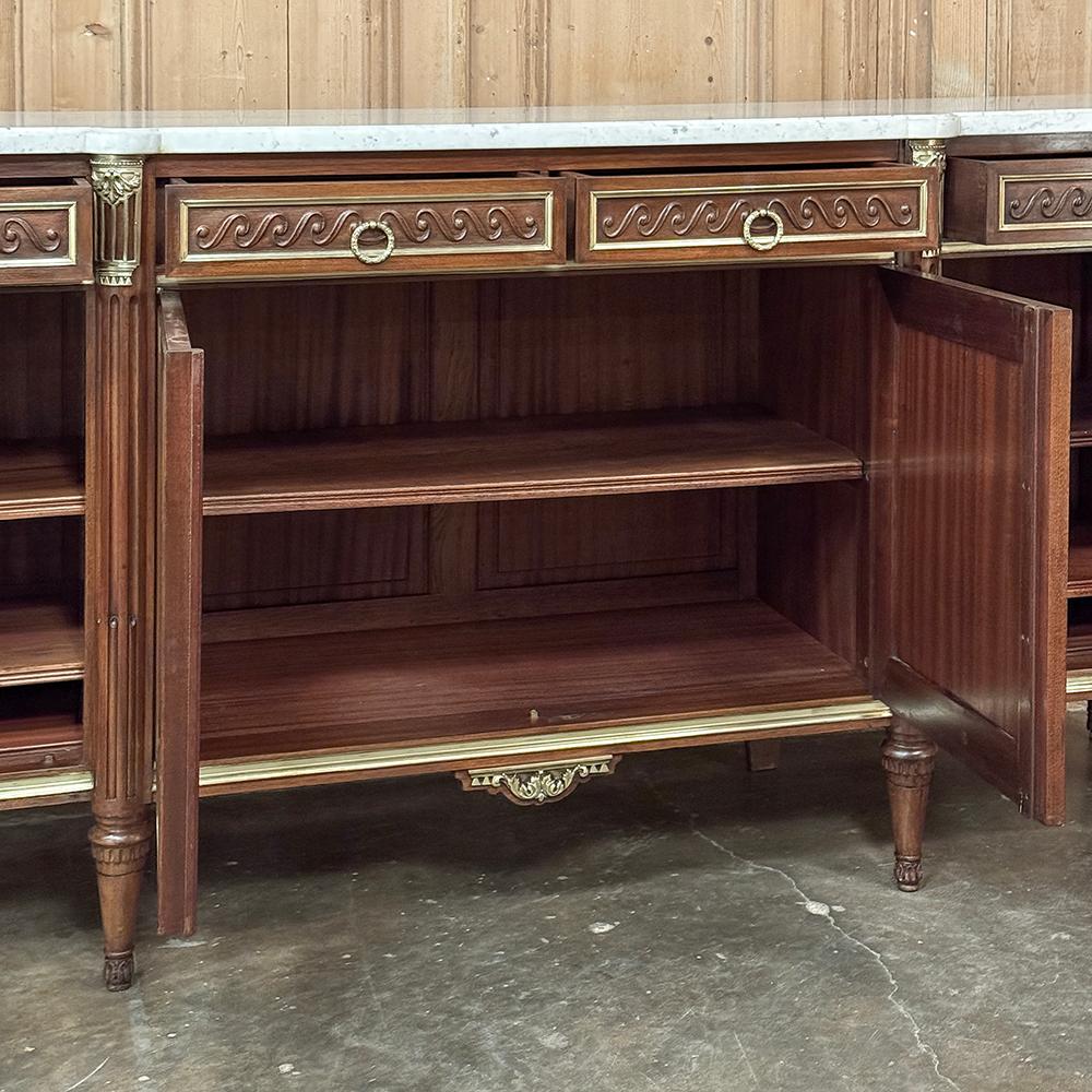 Antikes französisches Louis-XVI-Buffet aus Mahagoni mit Marmorplatte im Angebot 8