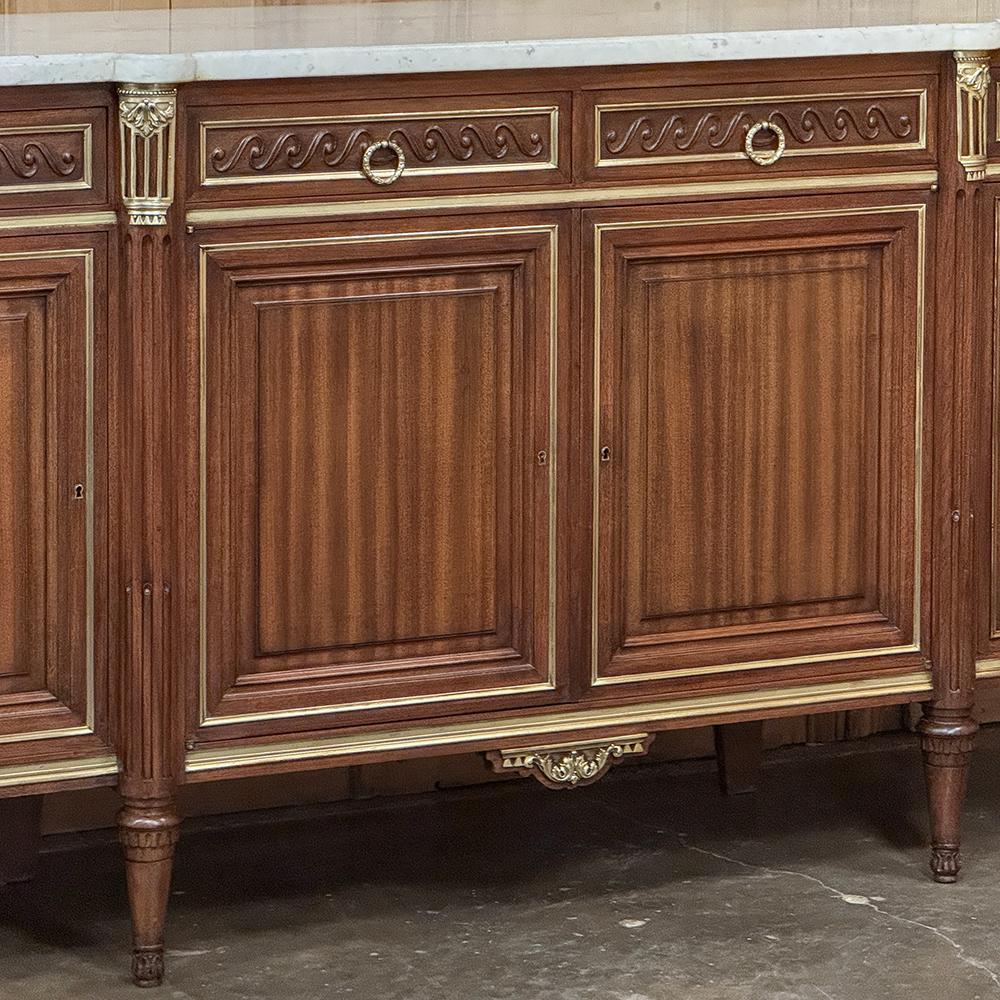 Antikes französisches Louis-XVI-Buffet aus Mahagoni mit Marmorplatte im Zustand „Gut“ im Angebot in Dallas, TX