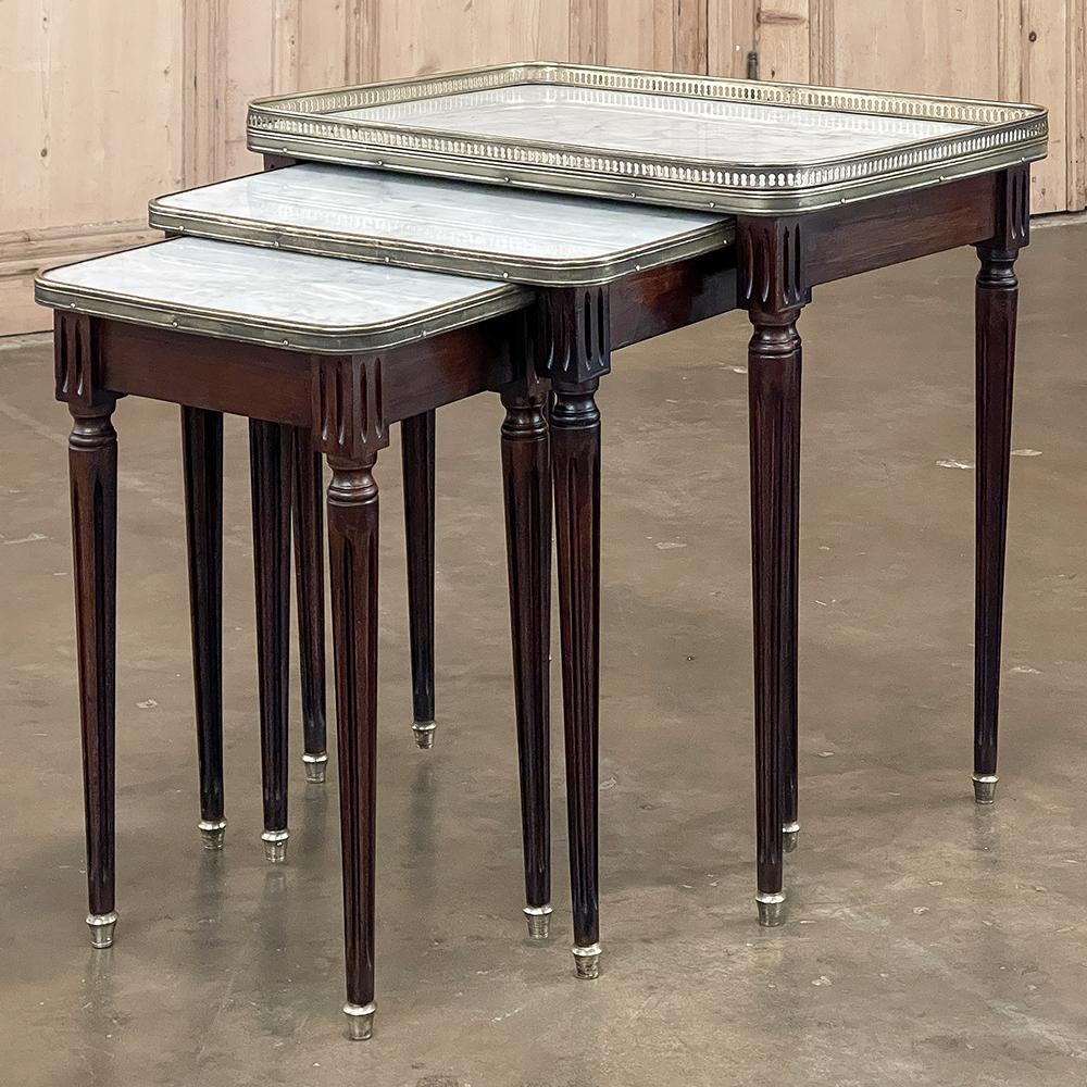 Antique French Louis XVI Mahogany Nesting Tables with Carrara Marble Tops In Good Condition For Sale In Dallas, TX