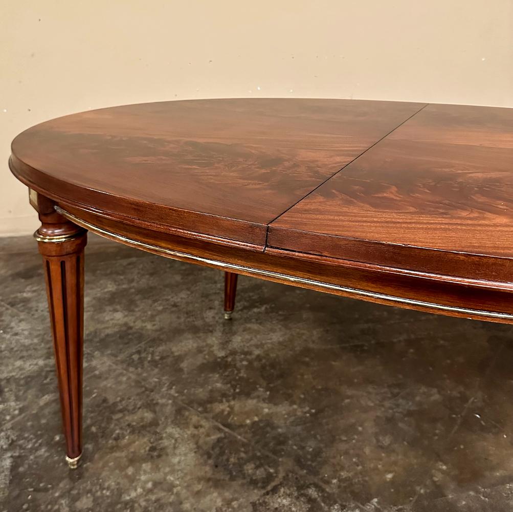 Ancienne table de salle à manger ovale en acajou de style Louis XVI en vente 6