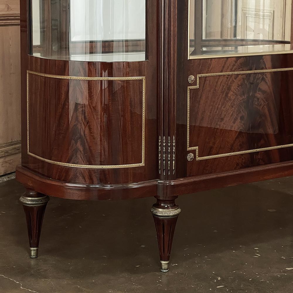 Antique French Louis XVI Mahogany Vitrine ~ Display Cabinet For Sale 4