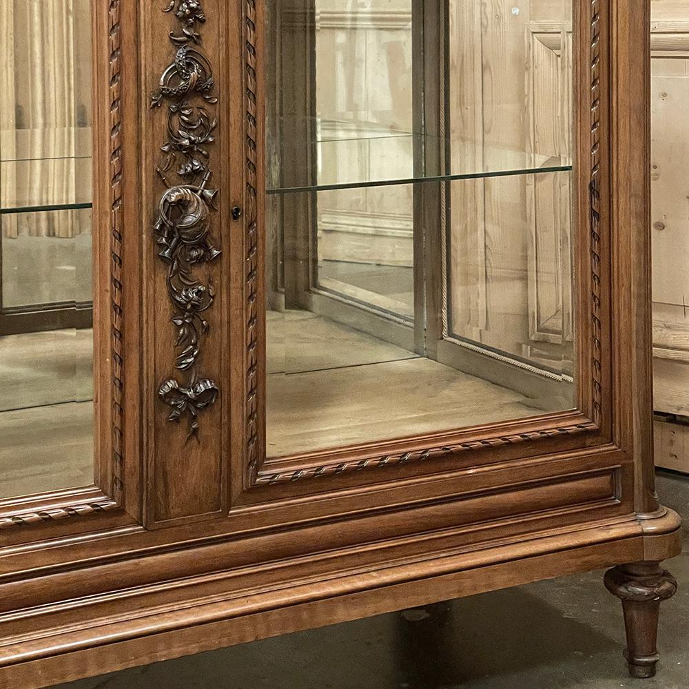 Antique French Louis XVI Maple Marquetry Marble Top Display Buffet in vendita 4