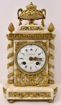 Antiguo Reloj Francés Luis XVI de Mármol y Bronce Dorado, Circa 1880-1890.