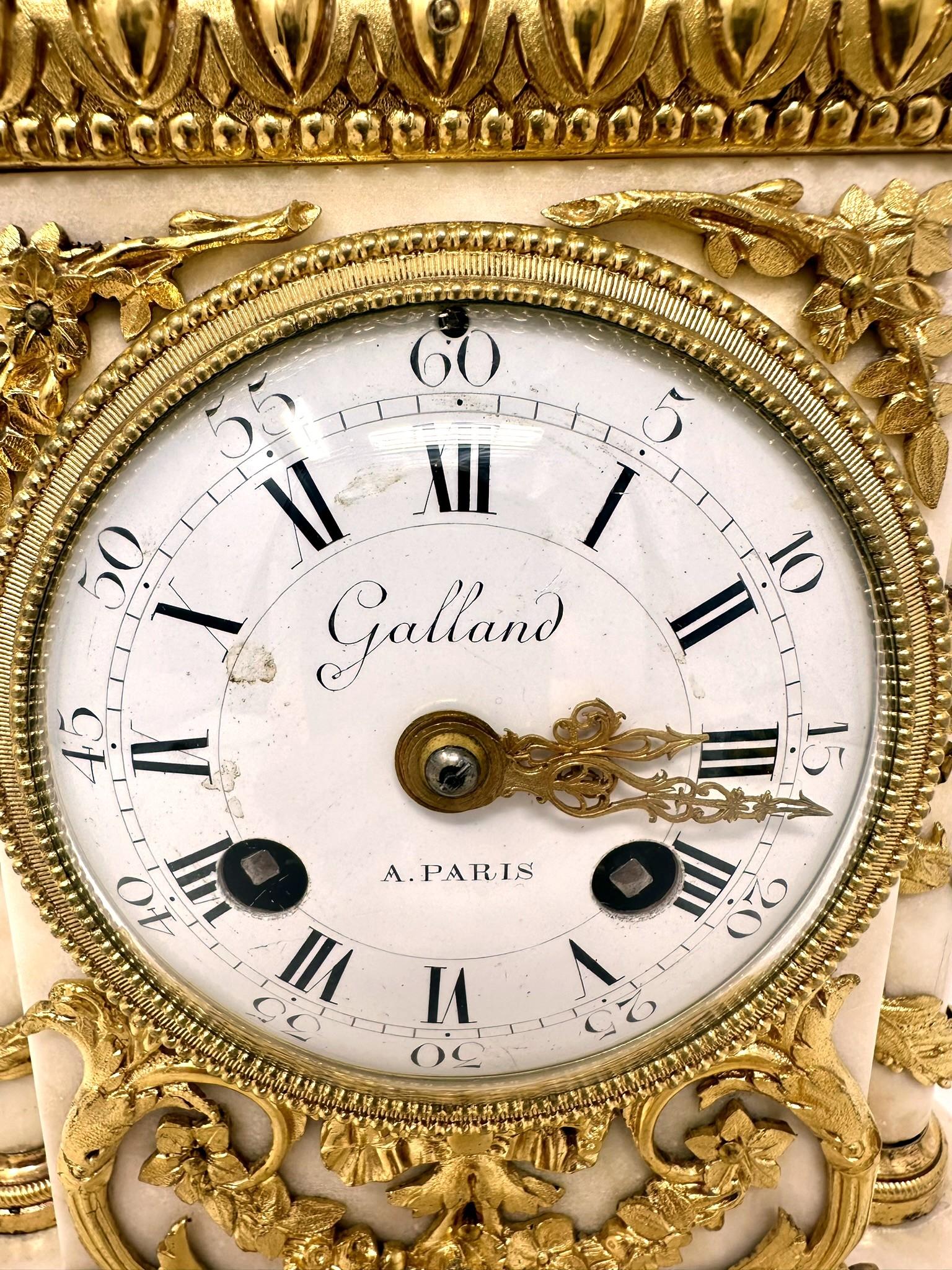 Antiguo Reloj Francés Luis XVI de Mármol y Bronce Dorado, Circa 1880-1890. siglo XIX en venta
