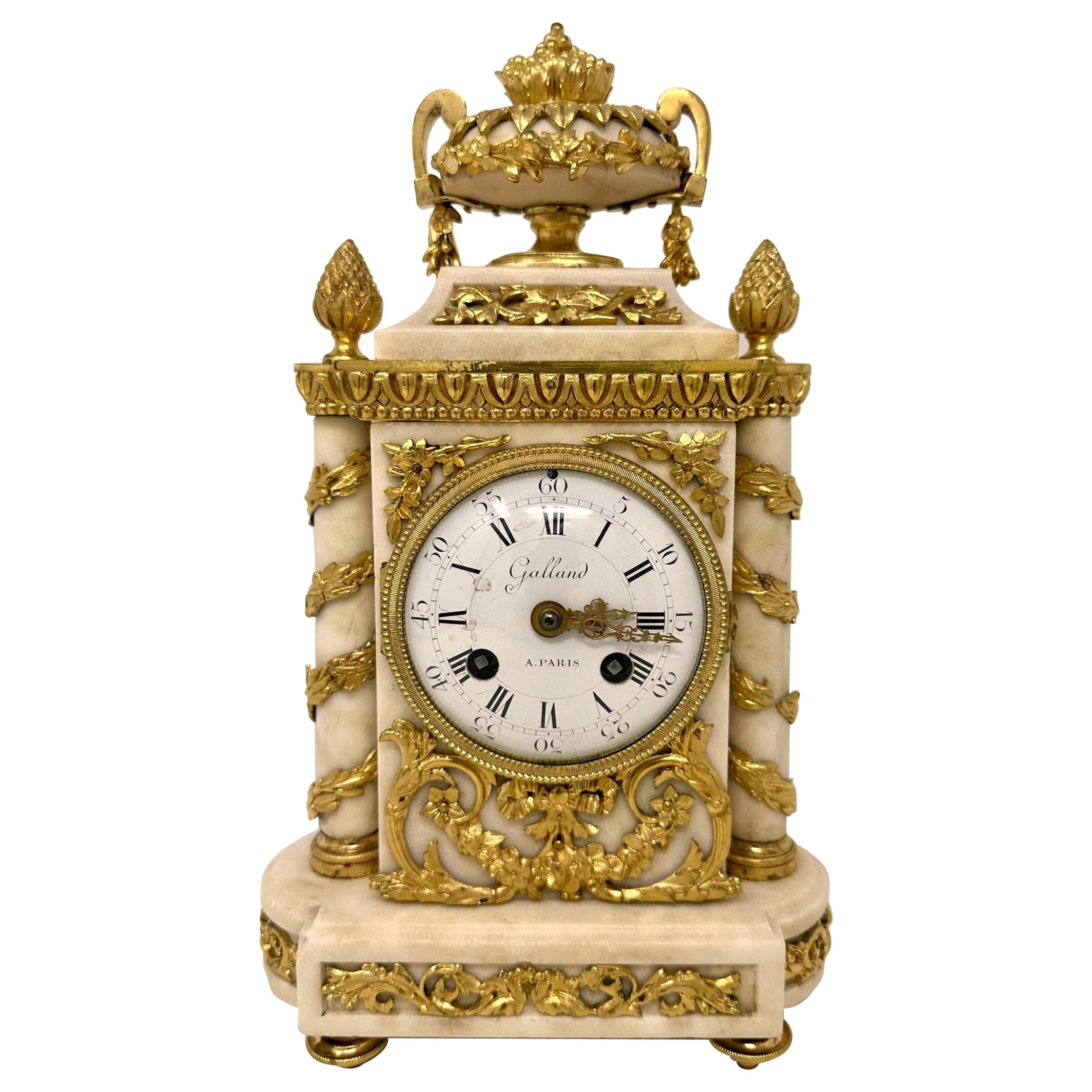 Antike französische Louis-XVI-Uhr aus Marmor und Goldbronze im Louis-XVI-Stil, um 1880-1890.