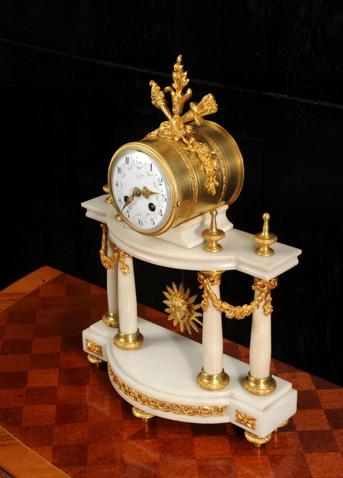 Horloge Portico française ancienne Louis XVI en marbre et bronze doré en vente 5