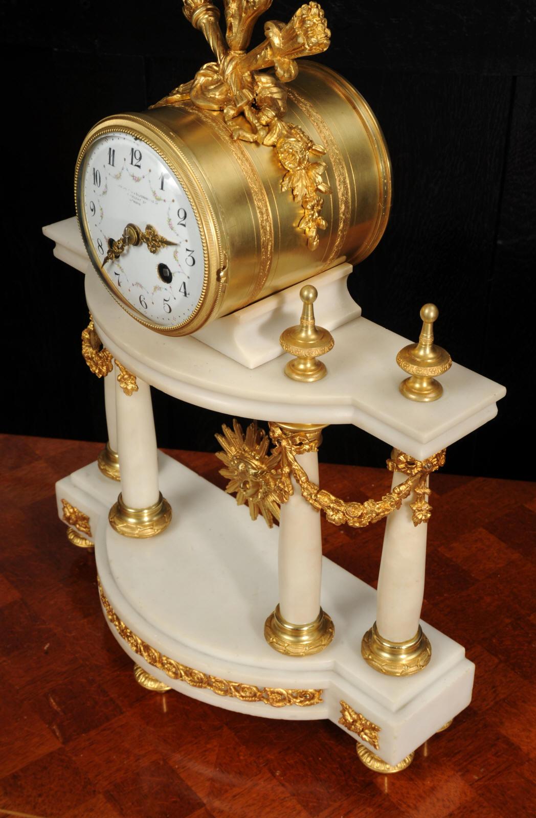 Horloge Portico française ancienne Louis XVI en marbre et bronze doré en vente 7