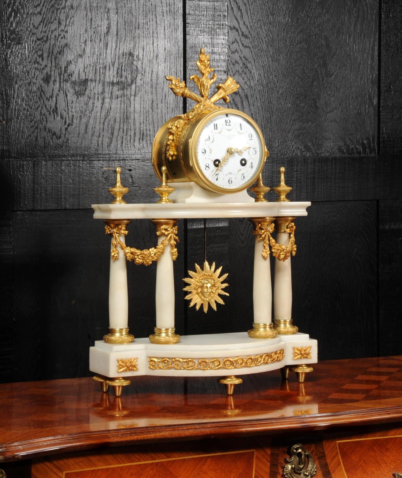 Horloge Portico française ancienne Louis XVI en marbre et bronze doré en vente 2