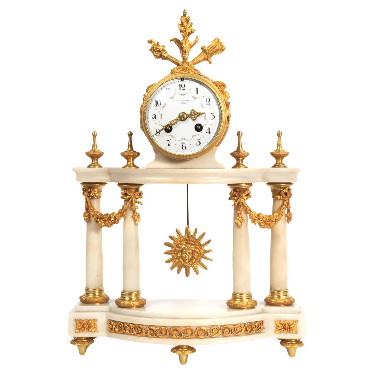 Antike französische Portico-Uhr aus Marmor und Goldbronze im Louis-XVI.-Stil im Angebot