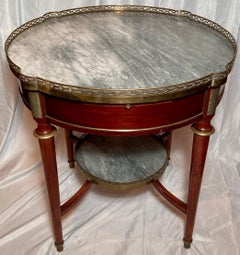 Ancienne table bouillotte française Louis XVI à plateau en marbre et acajou, vers 1890