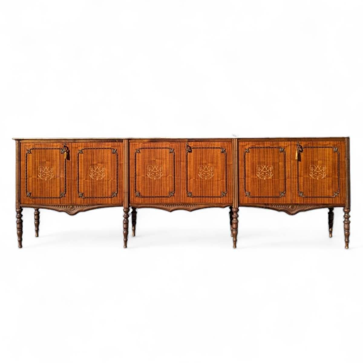 Antikes französisches Sideboard mit Marmorplatte im Louis-XVI.-Stil und Intarsien mit Blumendetails im Angebot 4