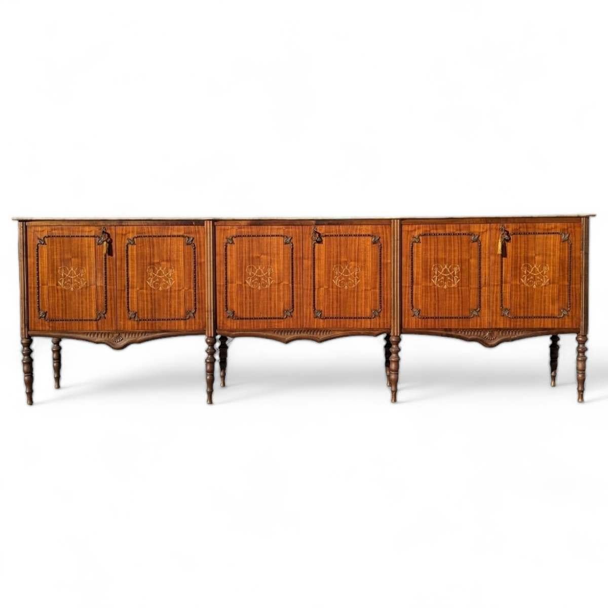 Antikes französisches Sideboard mit Marmorplatte im Louis-XVI.-Stil und Intarsien mit Blumendetails (Louis XVI.) im Angebot
