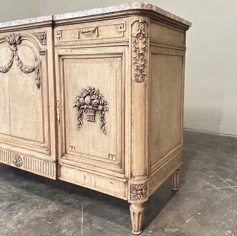 Antique French Louis XVI Buffet a gradini con piano in marmo in Oak striato in vendita 3