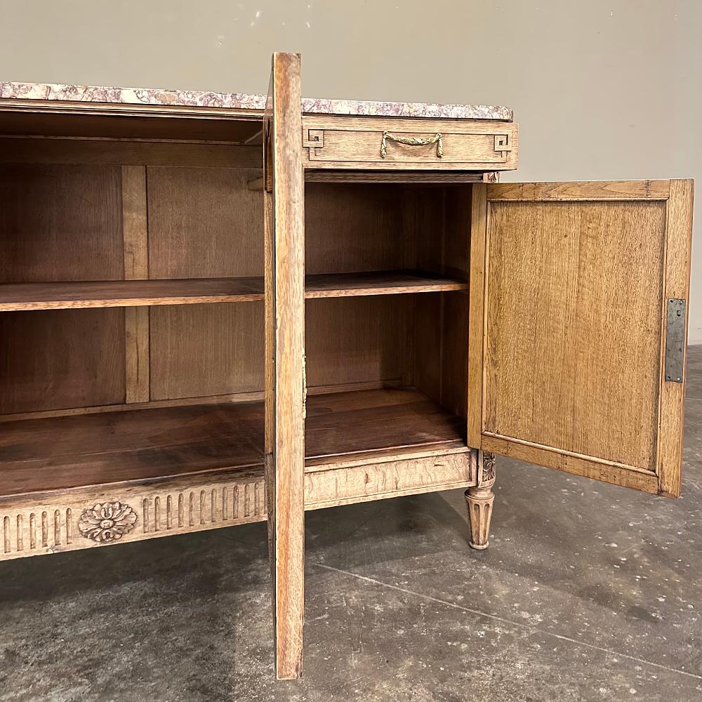 Antique French Louis XVI Buffet a gradini con piano in marmo in Oak striato in vendita 8