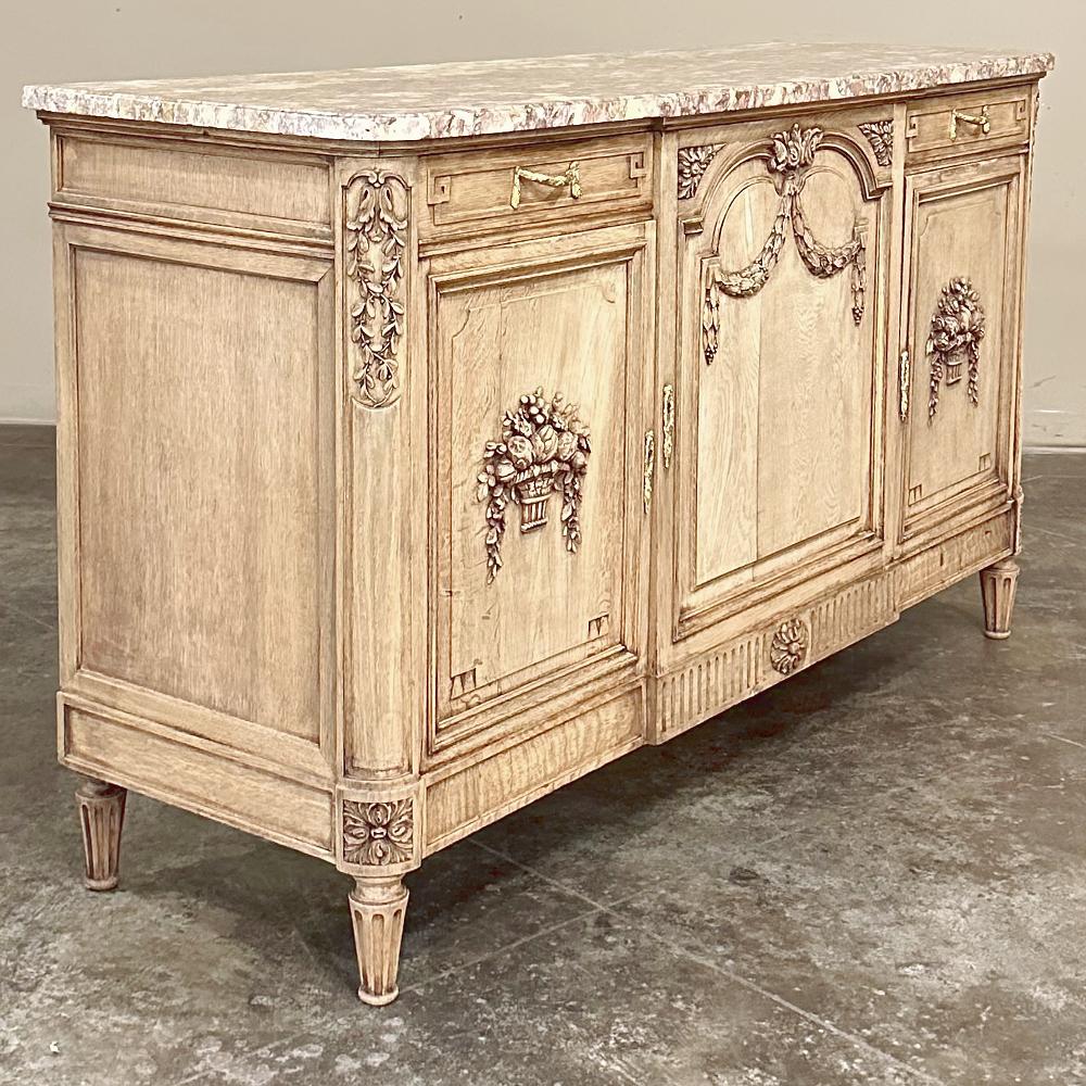 Francese Antique French Louis XVI Buffet a gradini con piano in marmo in Oak striato in vendita