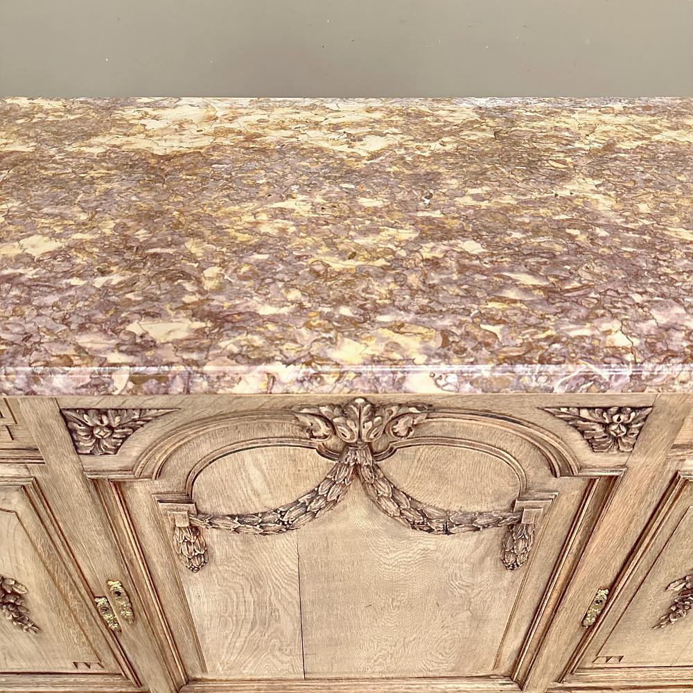 Ottone Antique French Louis XVI Buffet a gradini con piano in marmo in Oak striato in vendita