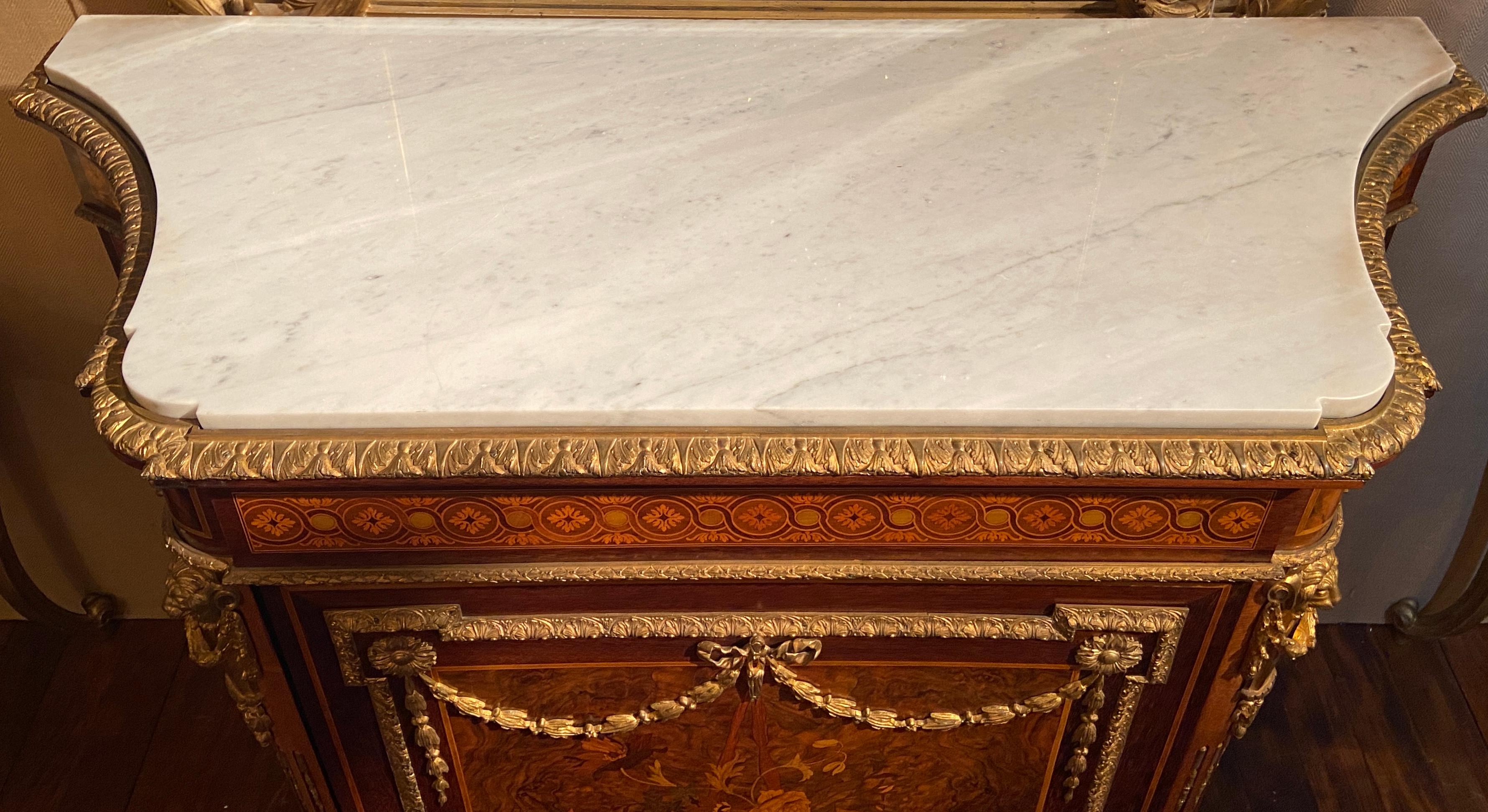 Marqueterie Ancienne commode française Louis XVI en marqueterie de bronze d'or avec dessus en marbre, 1890 en vente