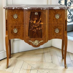 Antike französische Kommode im Louis-XVI-Stil mit Intarsien und einer Platte aus rotem Marmor