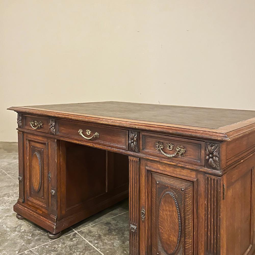 Antiker französischer Louis XVI neoklassizistischer Schreibtisch mit zwei Seiten im Angebot 3