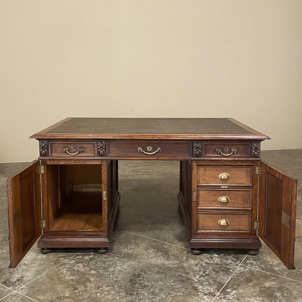 Antiker französischer Louis XVI neoklassizistischer Schreibtisch mit zwei Seiten im Angebot 1