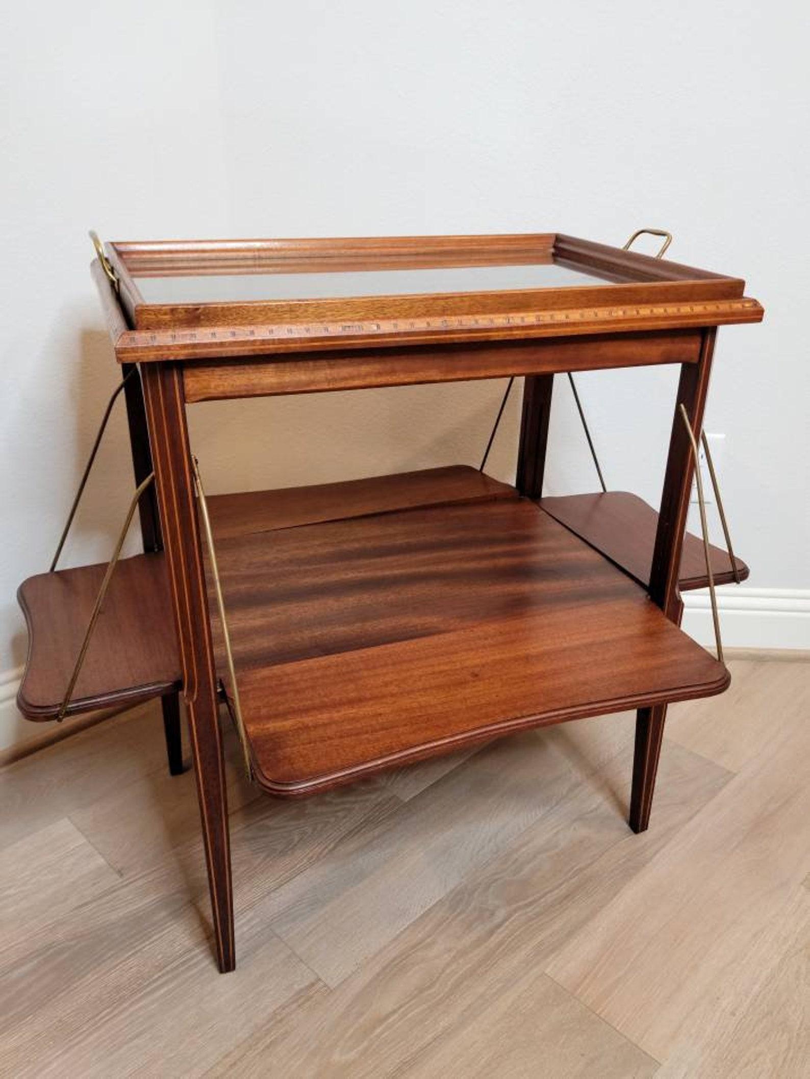 Ancienne table à plateau en verre incrusté néoclassique française Louis XVI en vente 3
