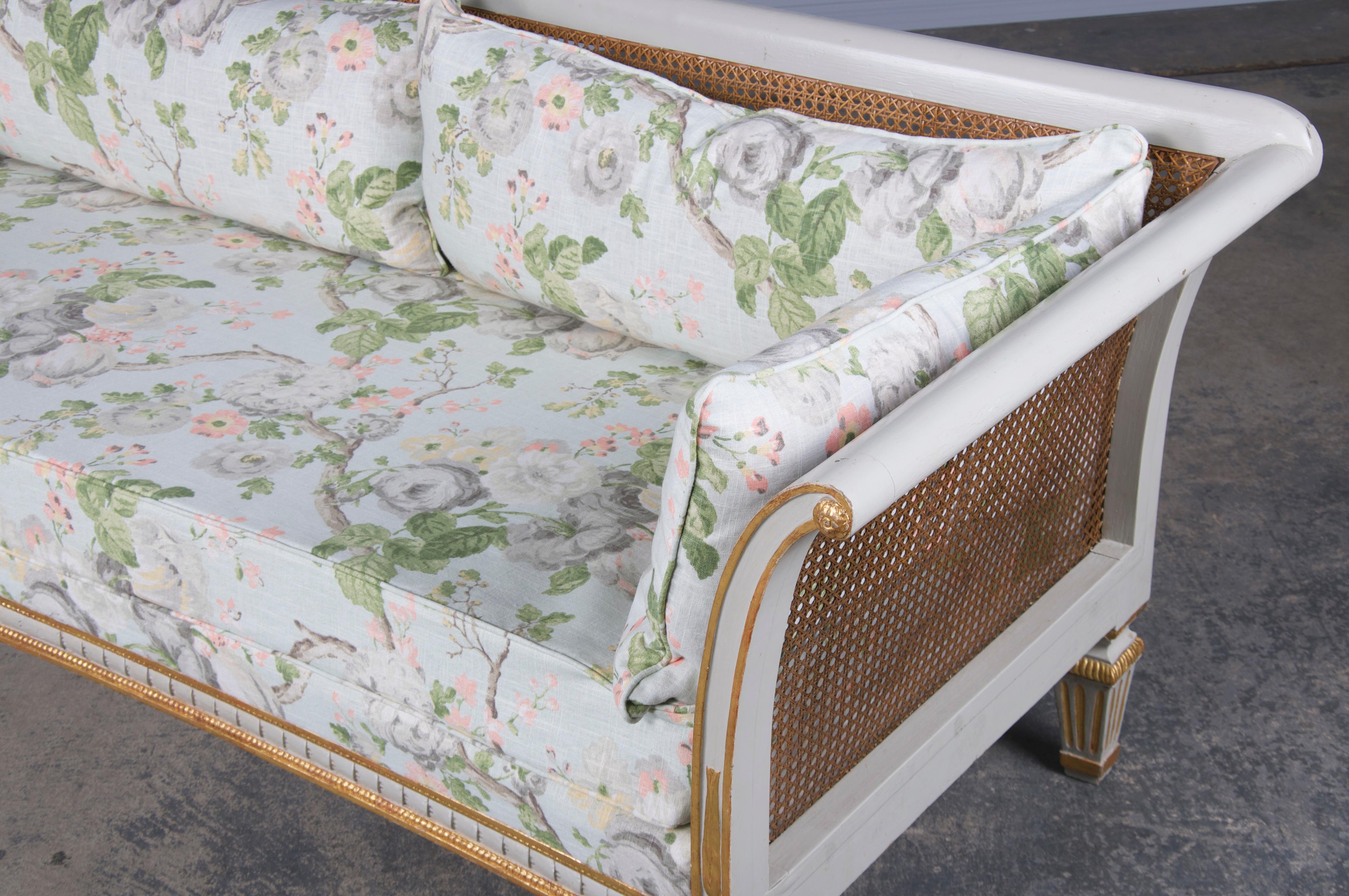 Antique French Neoclassical Style Painted Cane Back Loveseat W/ Floral Linen in vendita 1