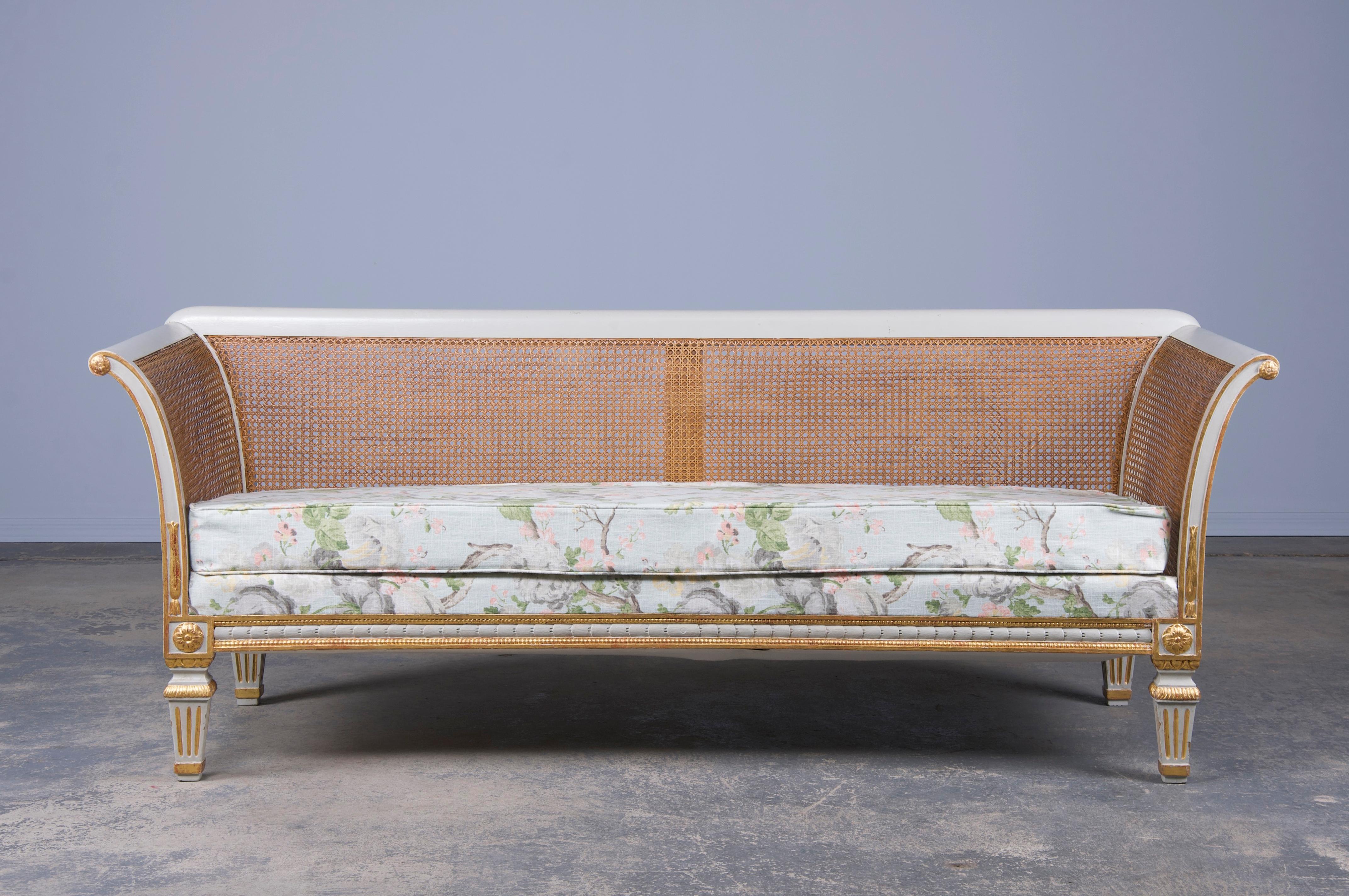 Antique French Neoclassical Style Painted Cane Back Loveseat W/ Floral Linen in vendita 4