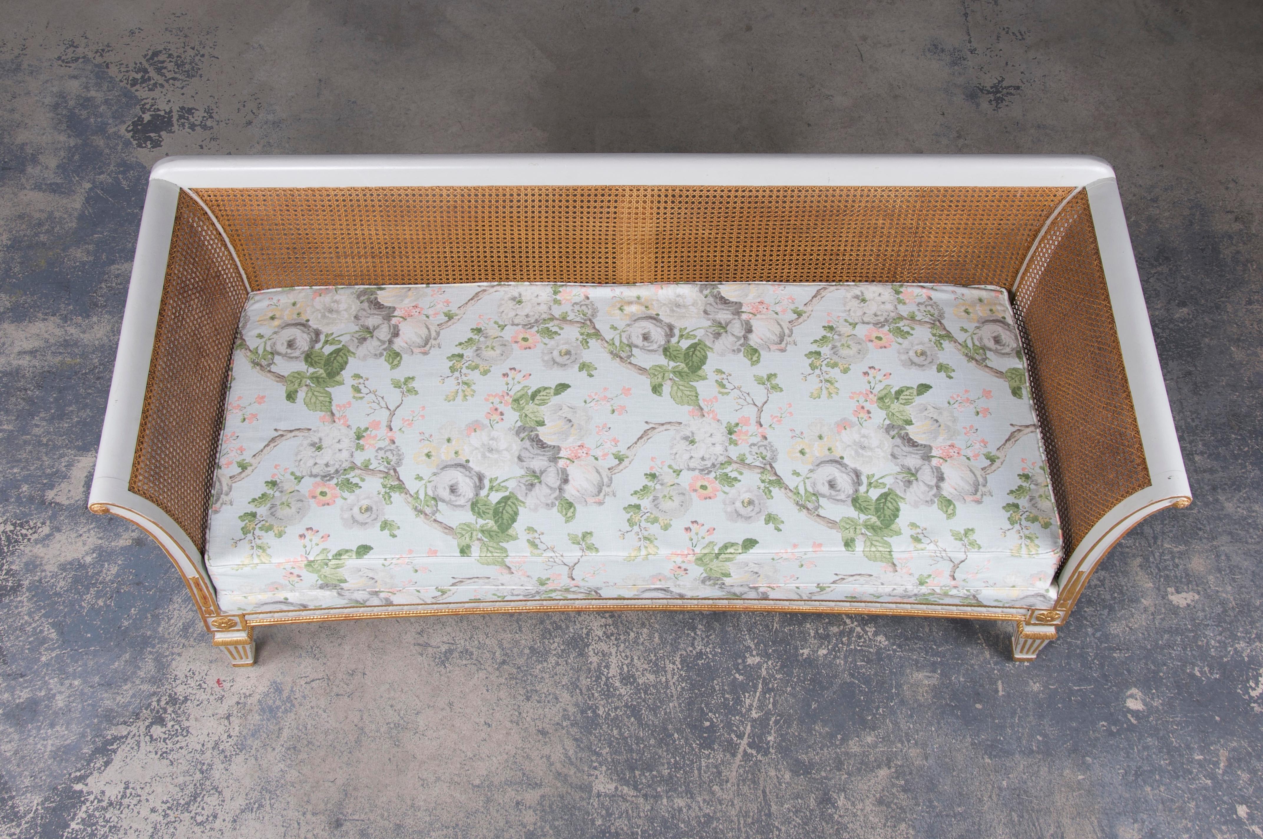 Antique French Neoclassical Style Painted Cane Back Loveseat W/ Floral Linen in vendita 5