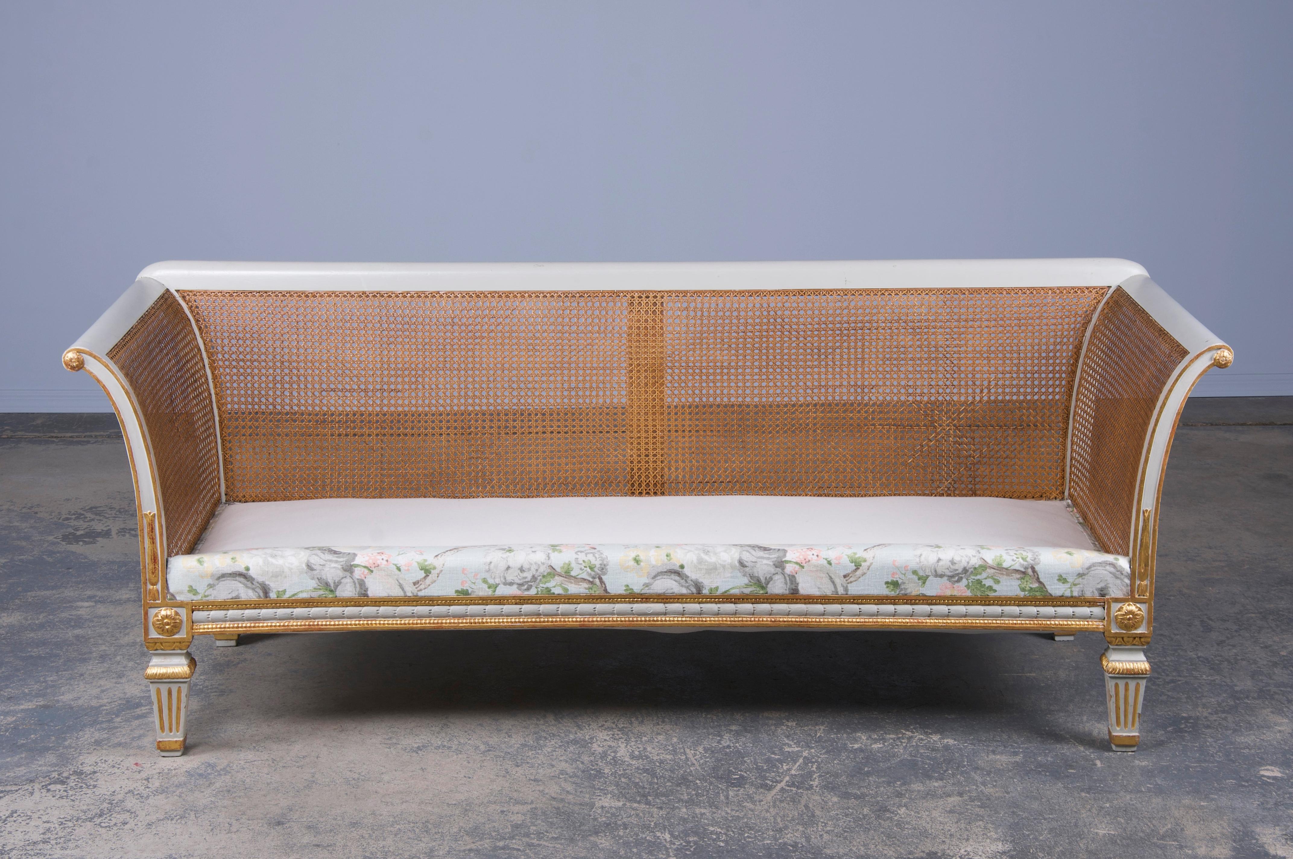 Antique French Neoclassical Style Painted Cane Back Loveseat W/ Floral Linen in vendita 6
