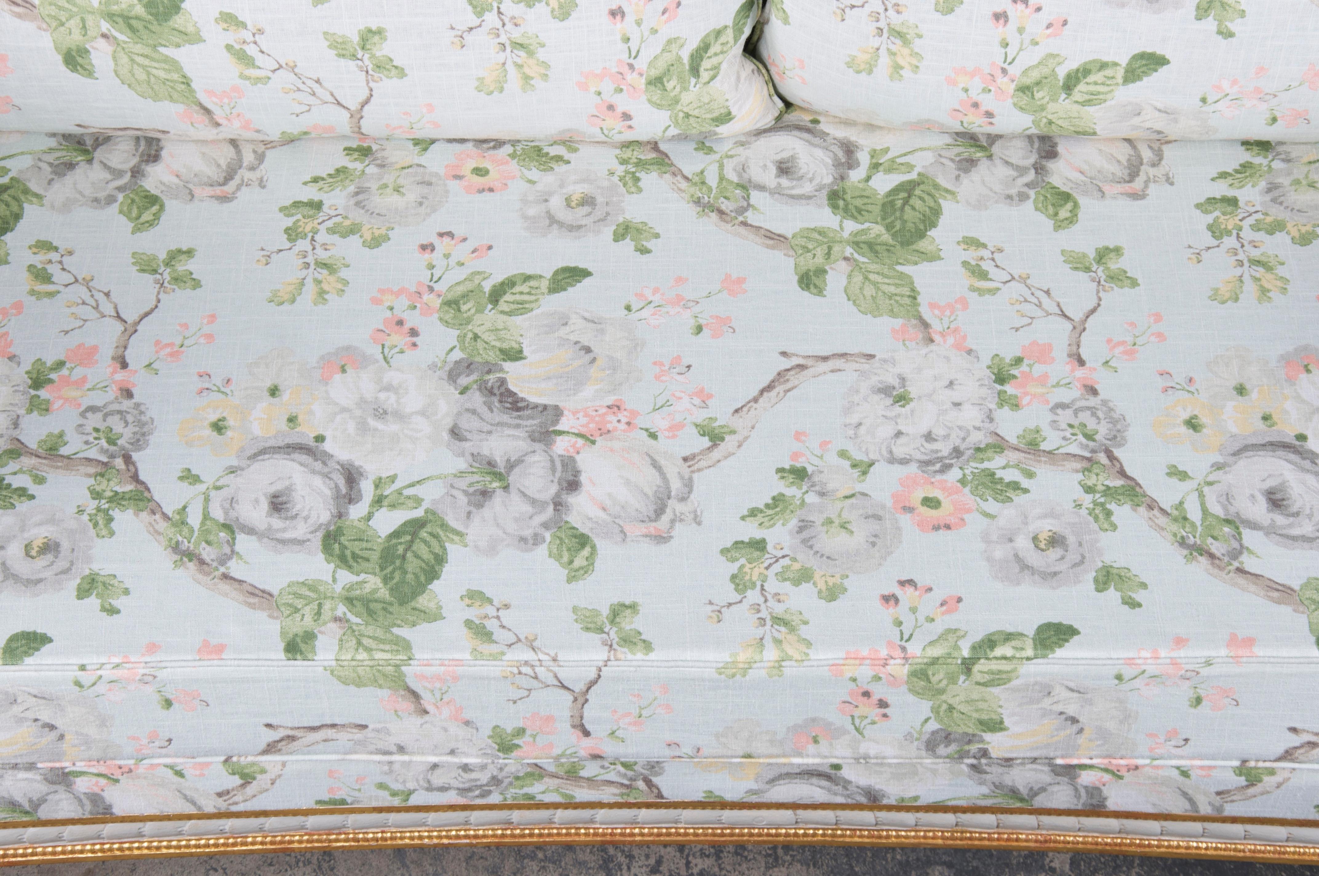 Antique French Neoclassical Style Painted Cane Back Loveseat W/ Floral Linen In condizioni buone in vendita a Astoria, NY