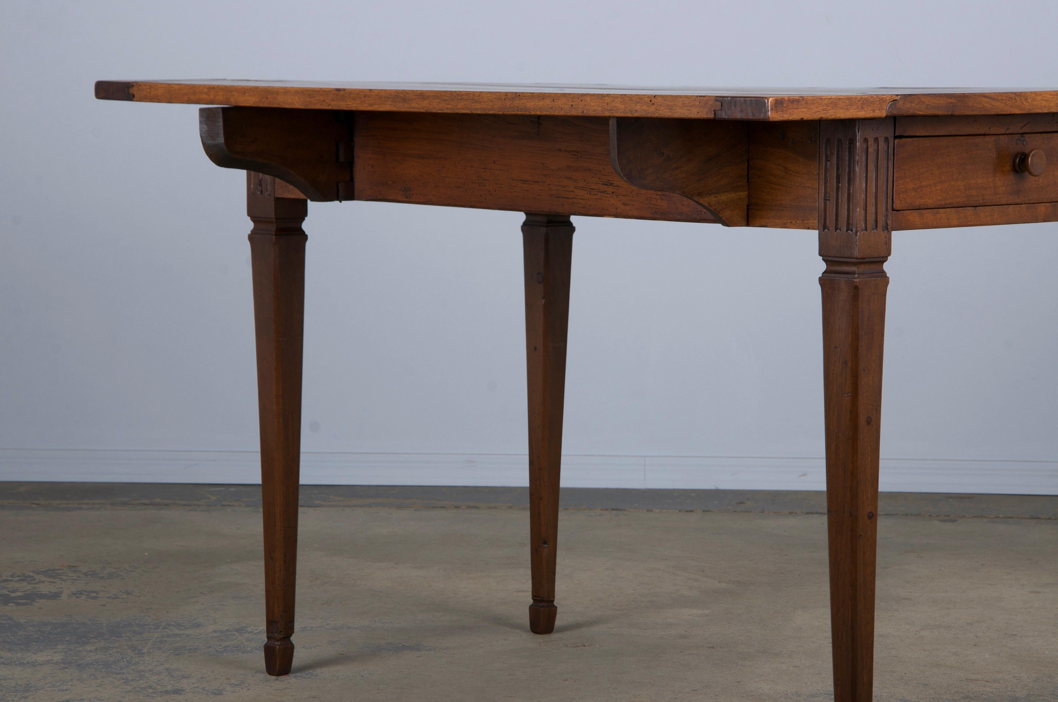 Ancienne table à abattant en noyer de style néoclassique Louis XVI français en vente 12