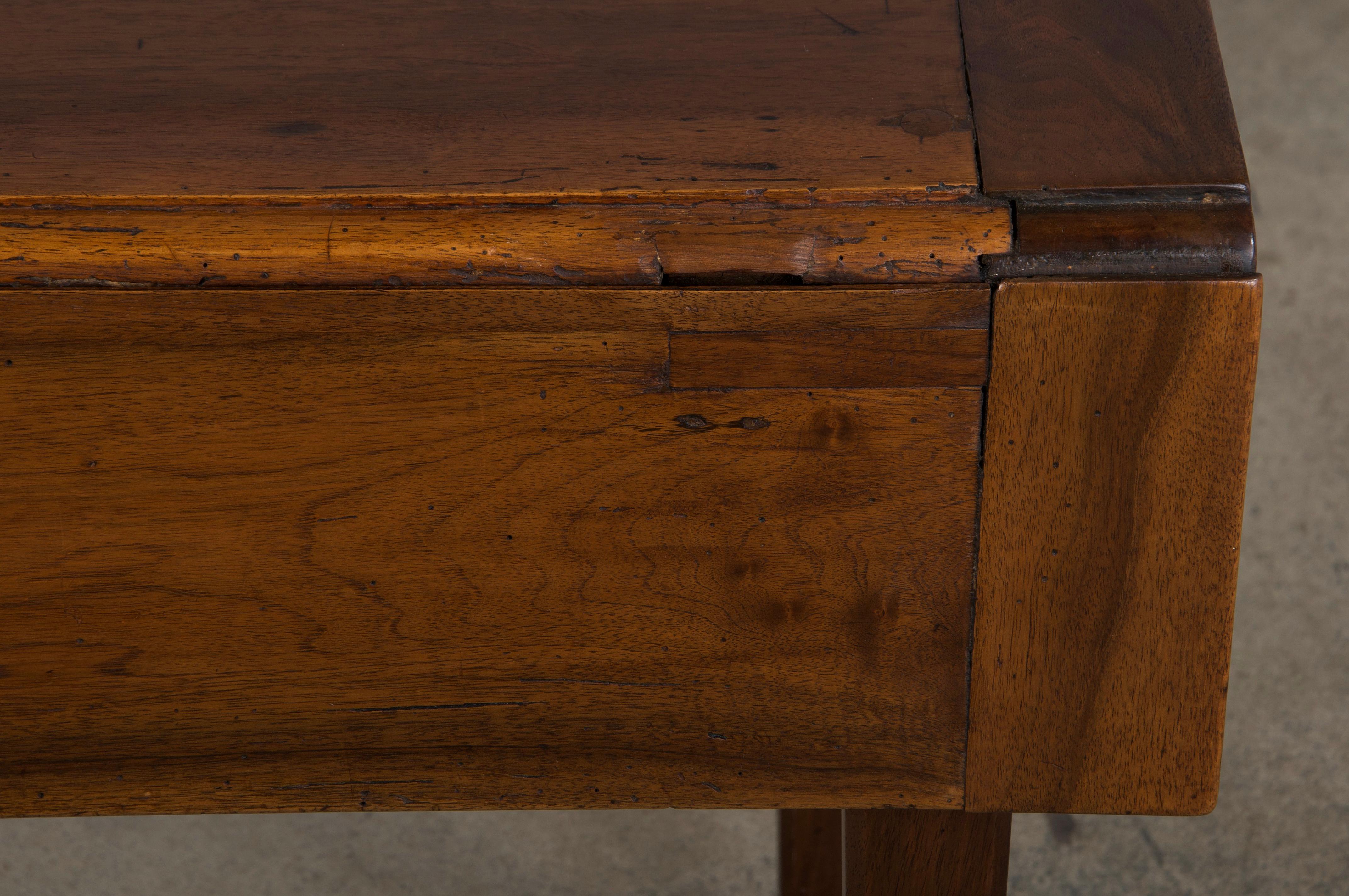 Ancienne table à abattant en noyer de style néoclassique Louis XVI français Bon état - En vente à Astoria, NY