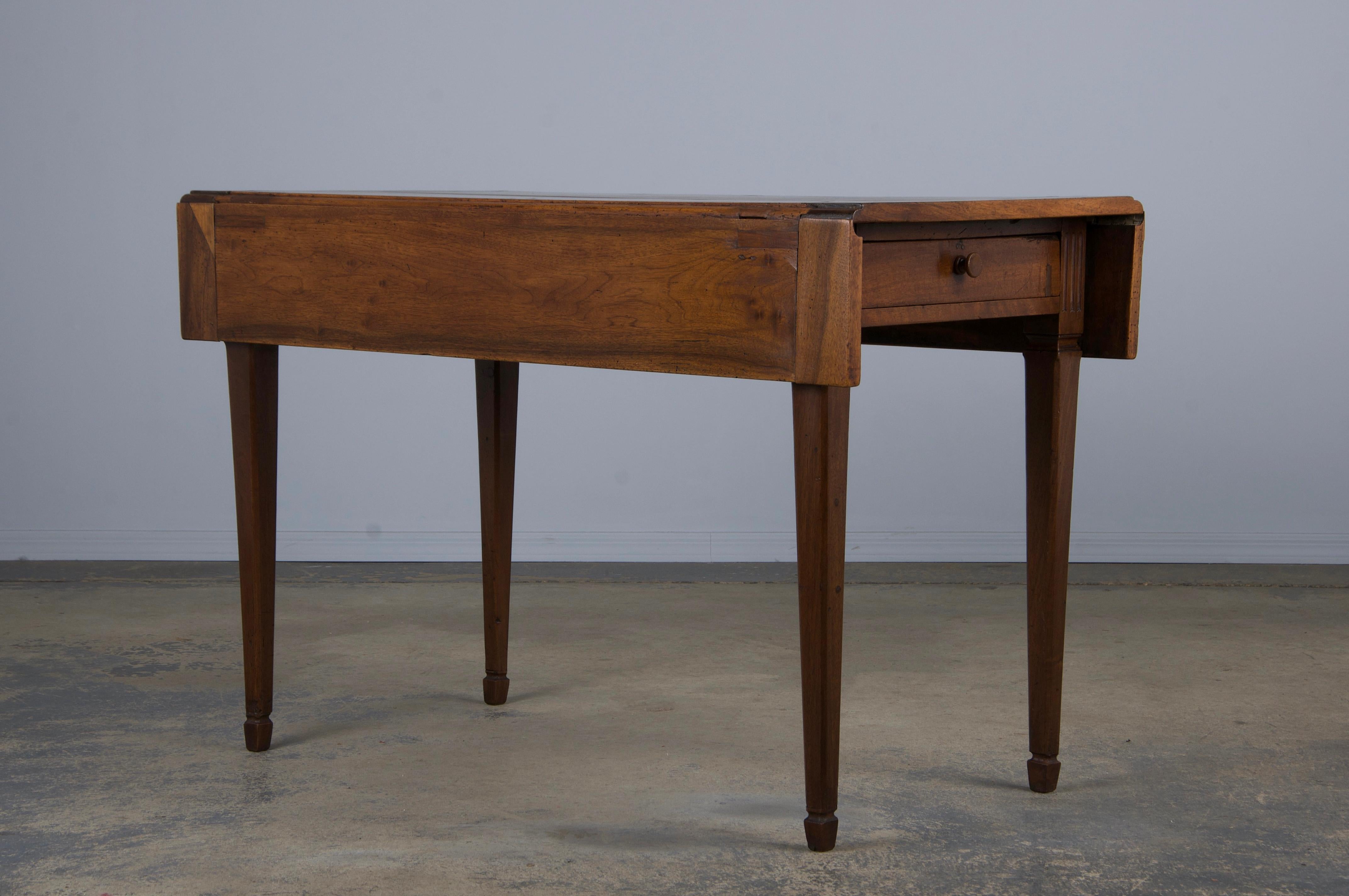 Ancienne table à abattant en noyer de style néoclassique Louis XVI français en vente 1