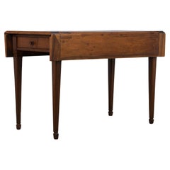 Antique French Louis XVI Neoclassical Style Walnut Drop Leaf Table (Mesa de nogal con hojas abatibles)