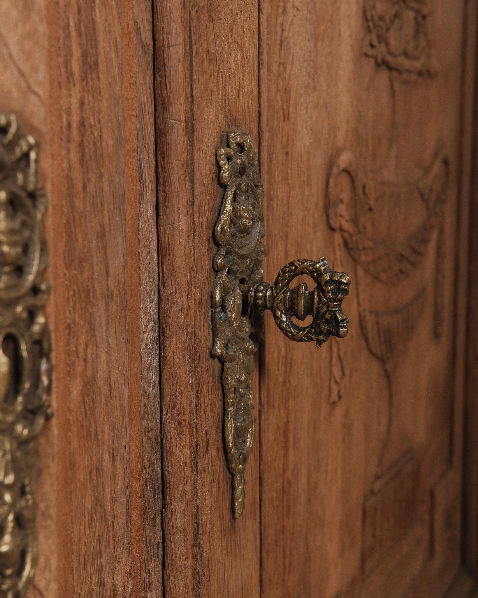 Antique French Louis XVI Oak Buffet with Hand-Carved Vase Motifs, Late 18th Cen For Sale 3