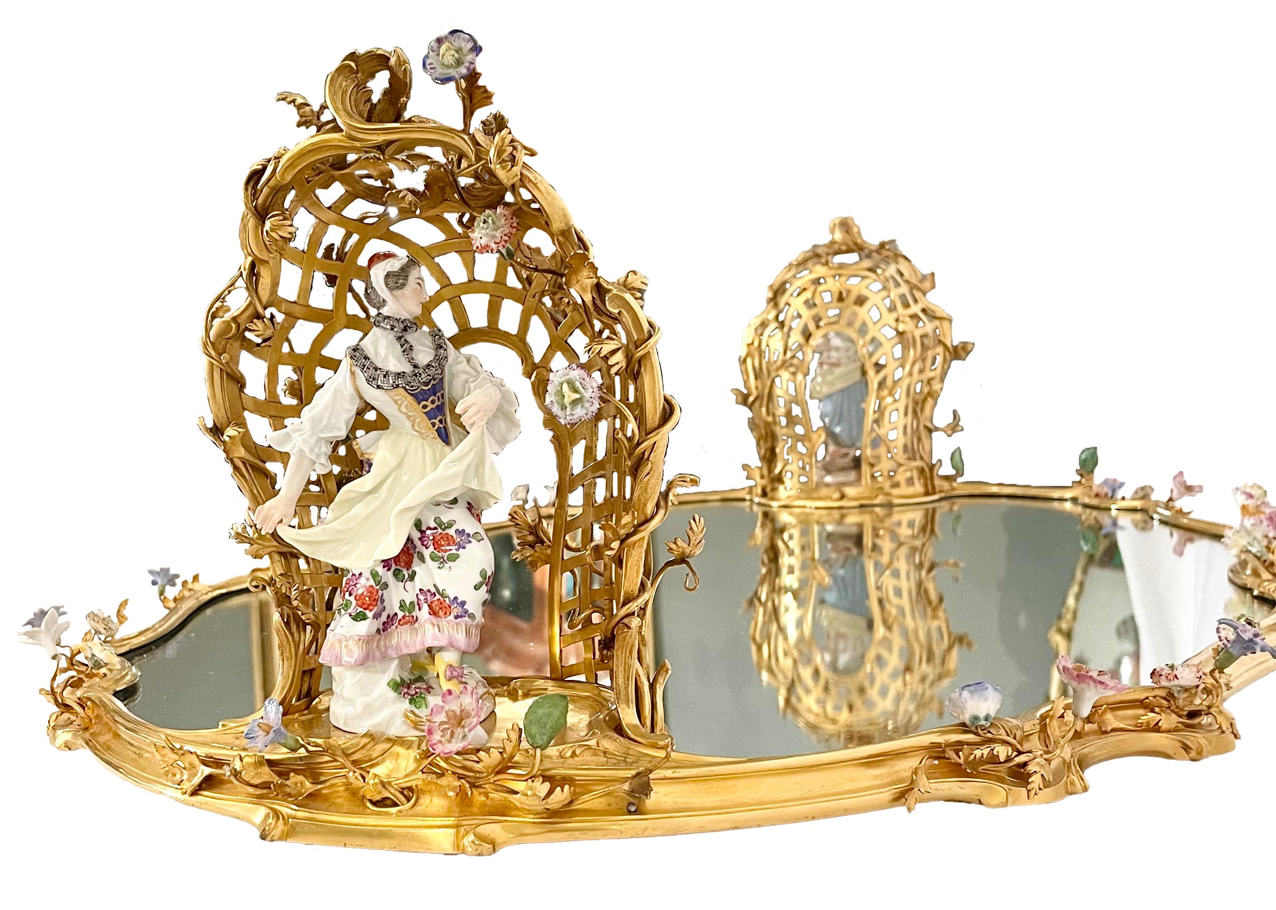 Ancien plateau français Louis XVI en bronze doré avec détails en porcelaine de Dresden, vers 1870 1870 en vente 1