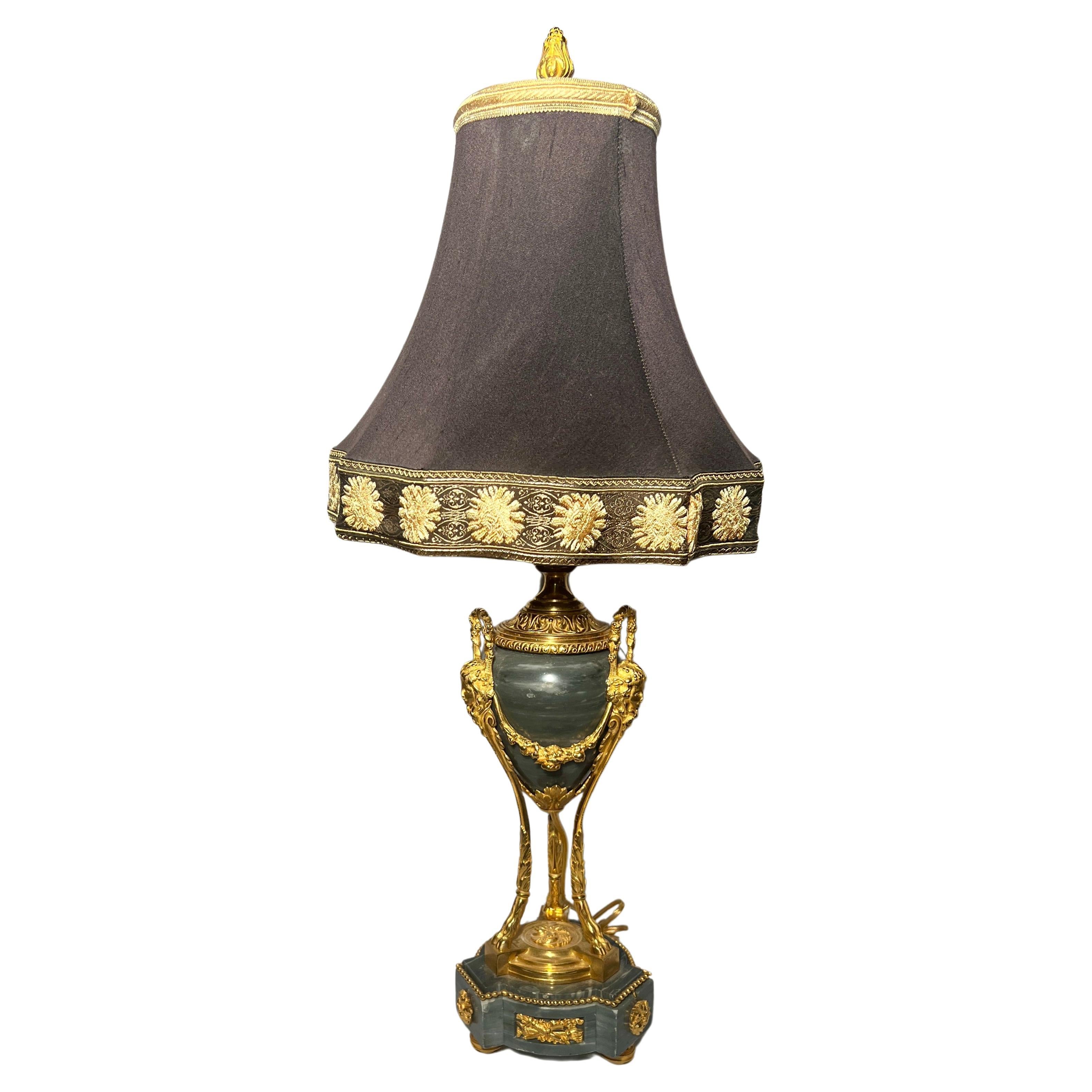 Antike französische Louis-XVI-Lampe aus Ormulu und grünem Marmor, um 1875-1885.
Bespoke Shade 12