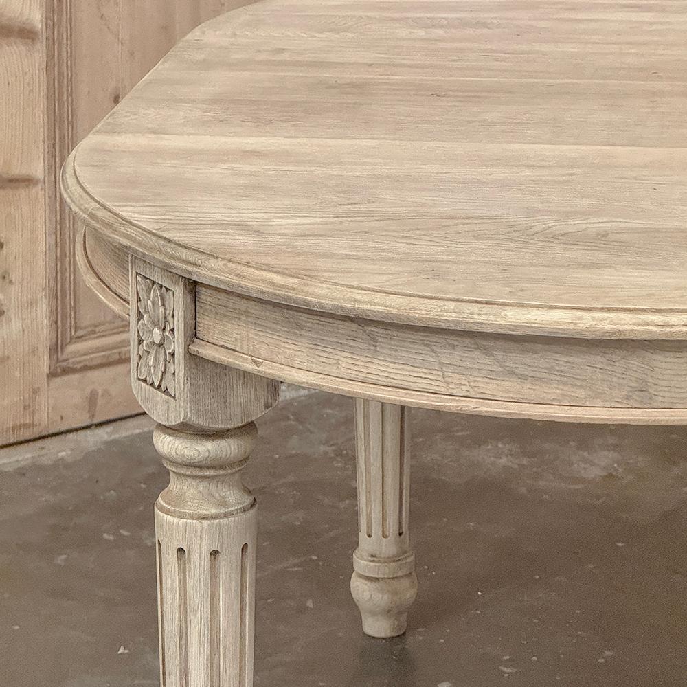 Ancienne table de salle à manger ovale française Louis XVI en chêne rayé en vente 5