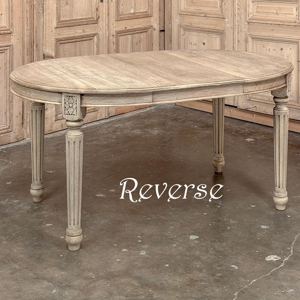 Ancienne table de salle à manger ovale française Louis XVI en chêne rayé en vente 6