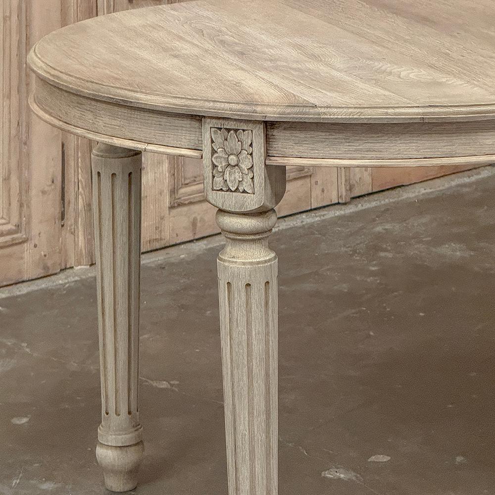Ancienne table de salle à manger ovale française Louis XVI en chêne rayé en vente 7